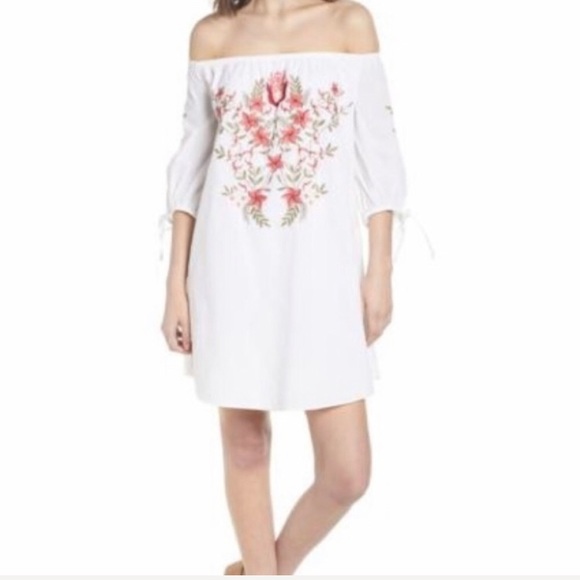hinge Dresses & Skirts - Hinge Sheath Embroidered White Dress Size Medium NWT